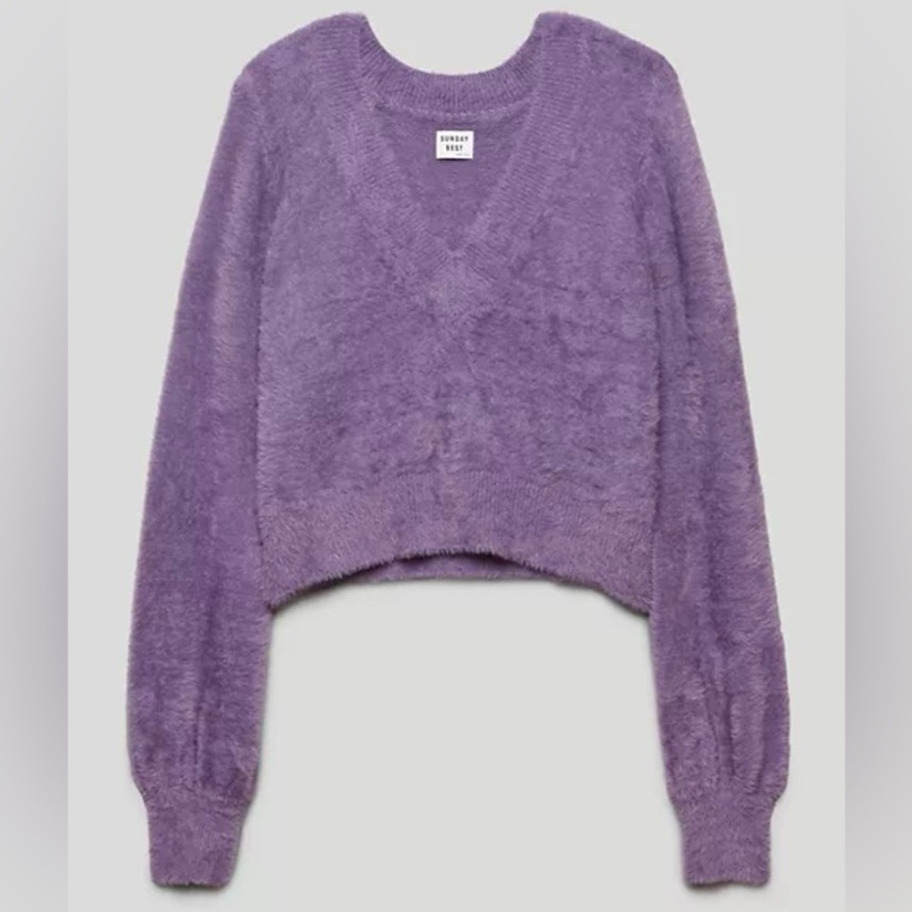 Aritzia Sunday Best Kitten V Neck Sweater in Violet haze size XS cozy Fuzzy-Knit